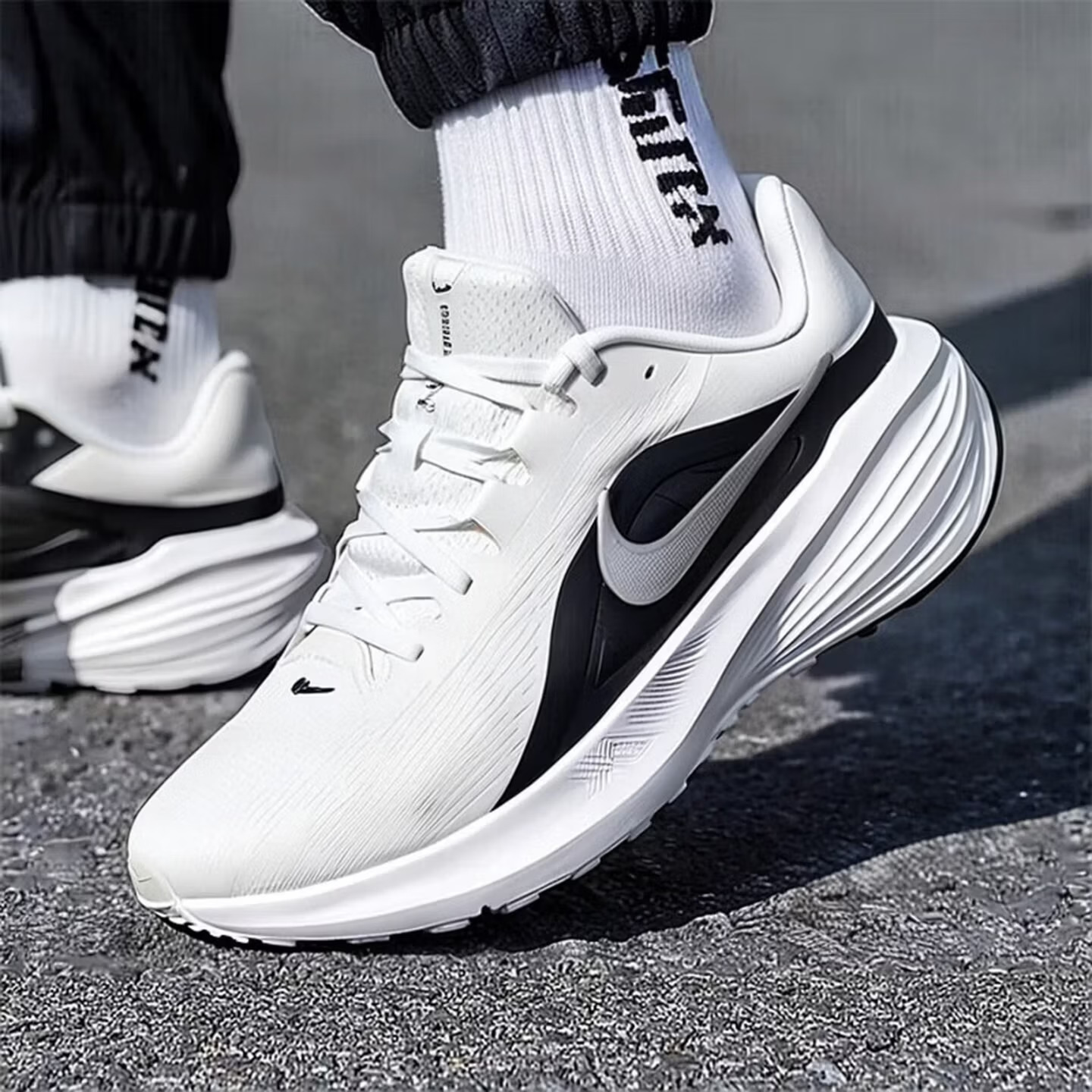 Lightweight Road Running Shoes - NIKE DOWNSHIFTER 14 Chaussures de course